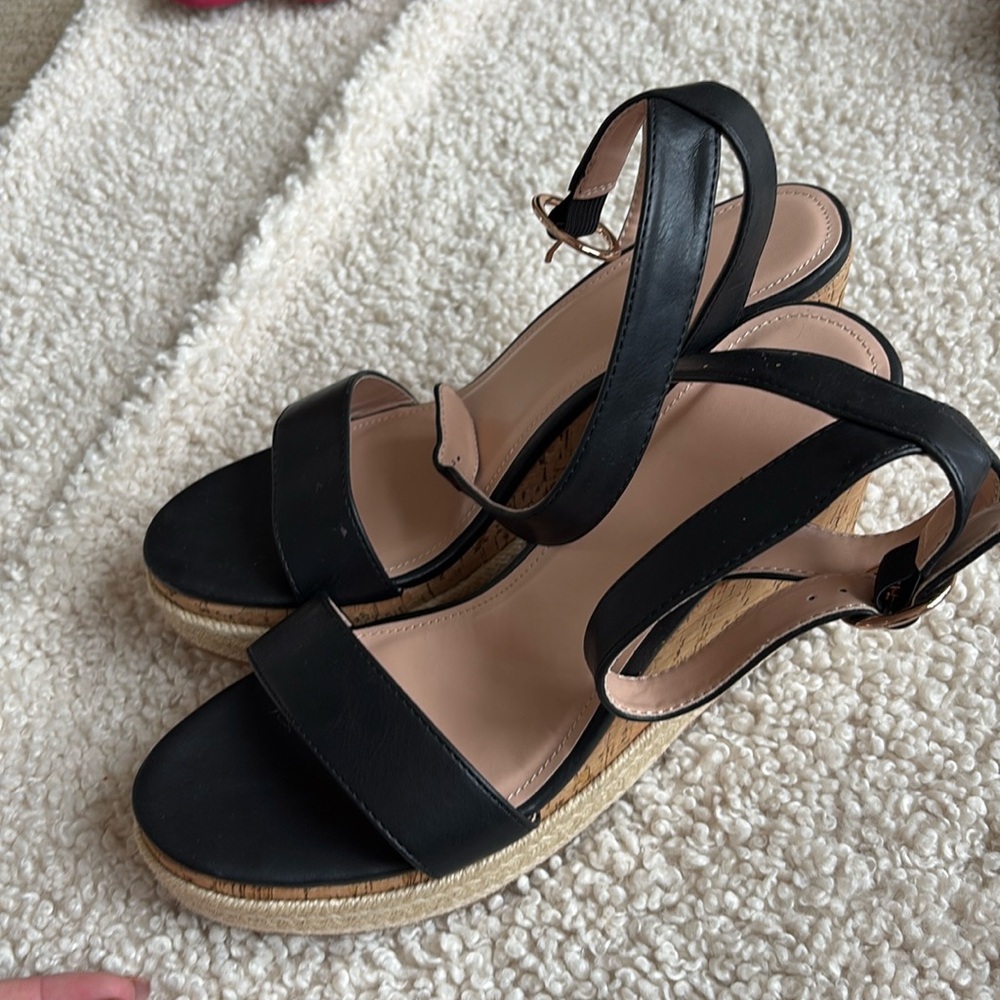 NWOT size 9 wedges.